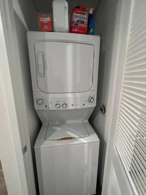 Appartement Luxe Corner One Bedroom, Prime Hollywood With Parking