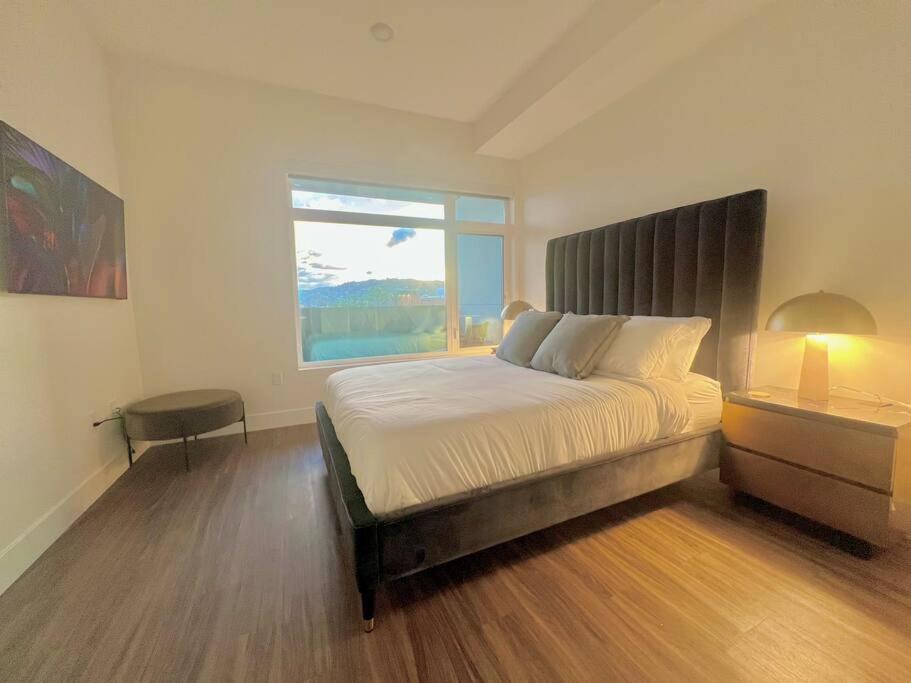 Appartement Luxe Corner One Bedroom, Prime Hollywood With Parking *